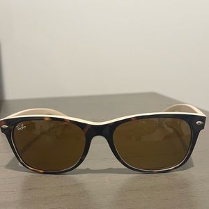 Ray-ban wayfarer sunglasses - tortoise frames and brown lenses